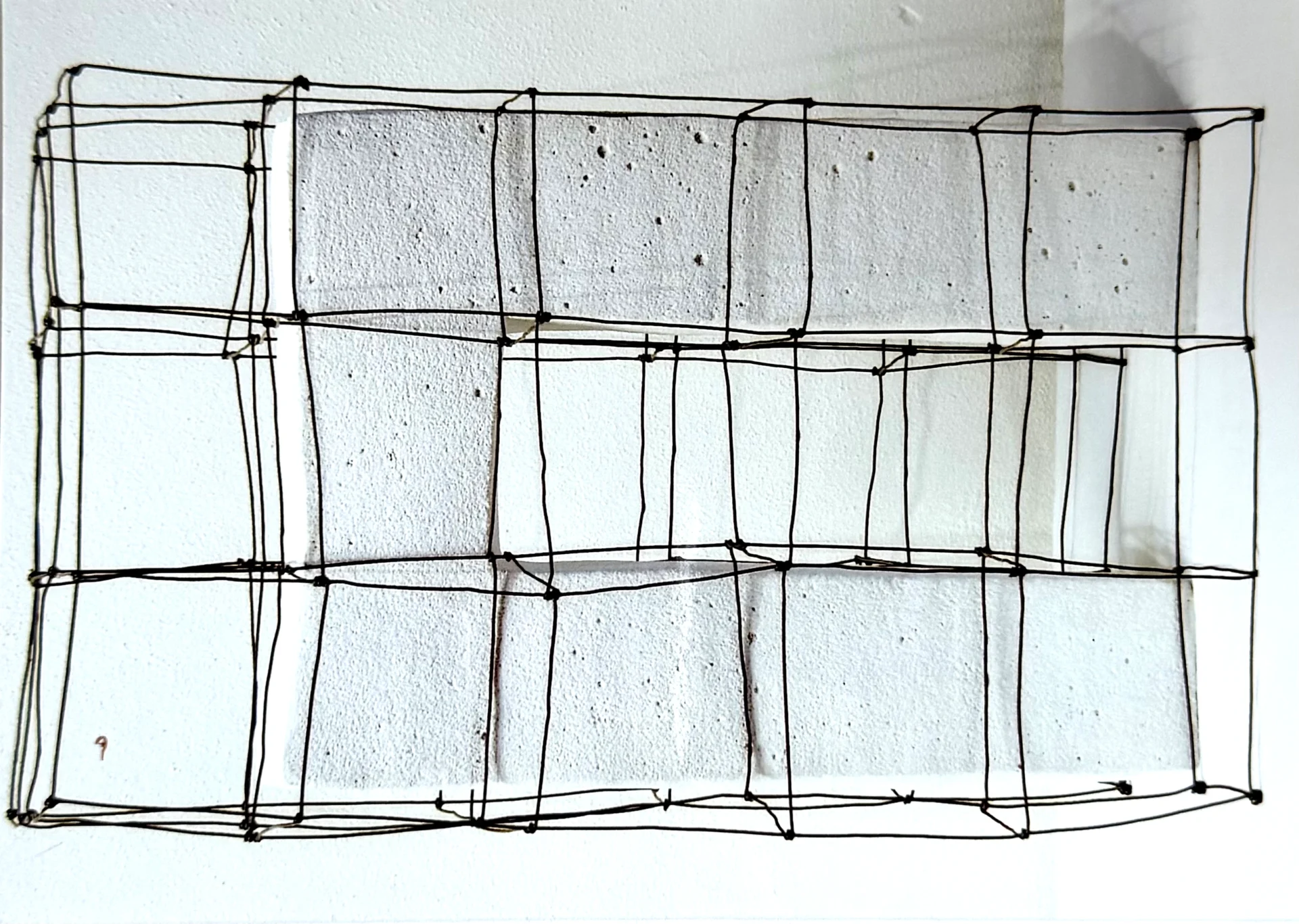 Wit cement ijzerdraad